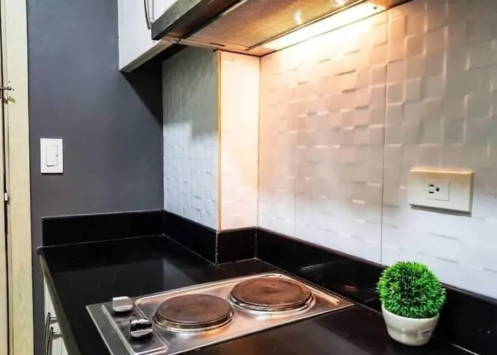 Apartment Homey Makati Unit With Netflix Manila
