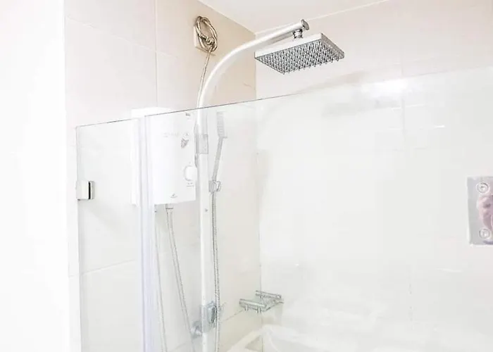 Homey Makati Unit With Netflix Apartment